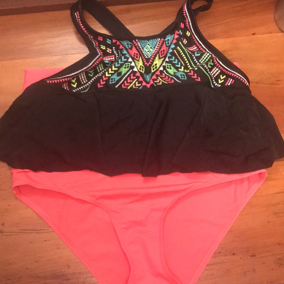 Xhileration Ruffle Swing Top! - Picture 6 of 6